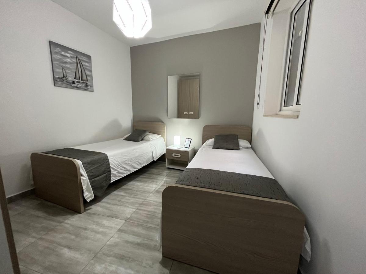 F7 Room 2, Private Bedroom Two Single Beds Shared Bathroom In Shared Flat Msida Exterior foto